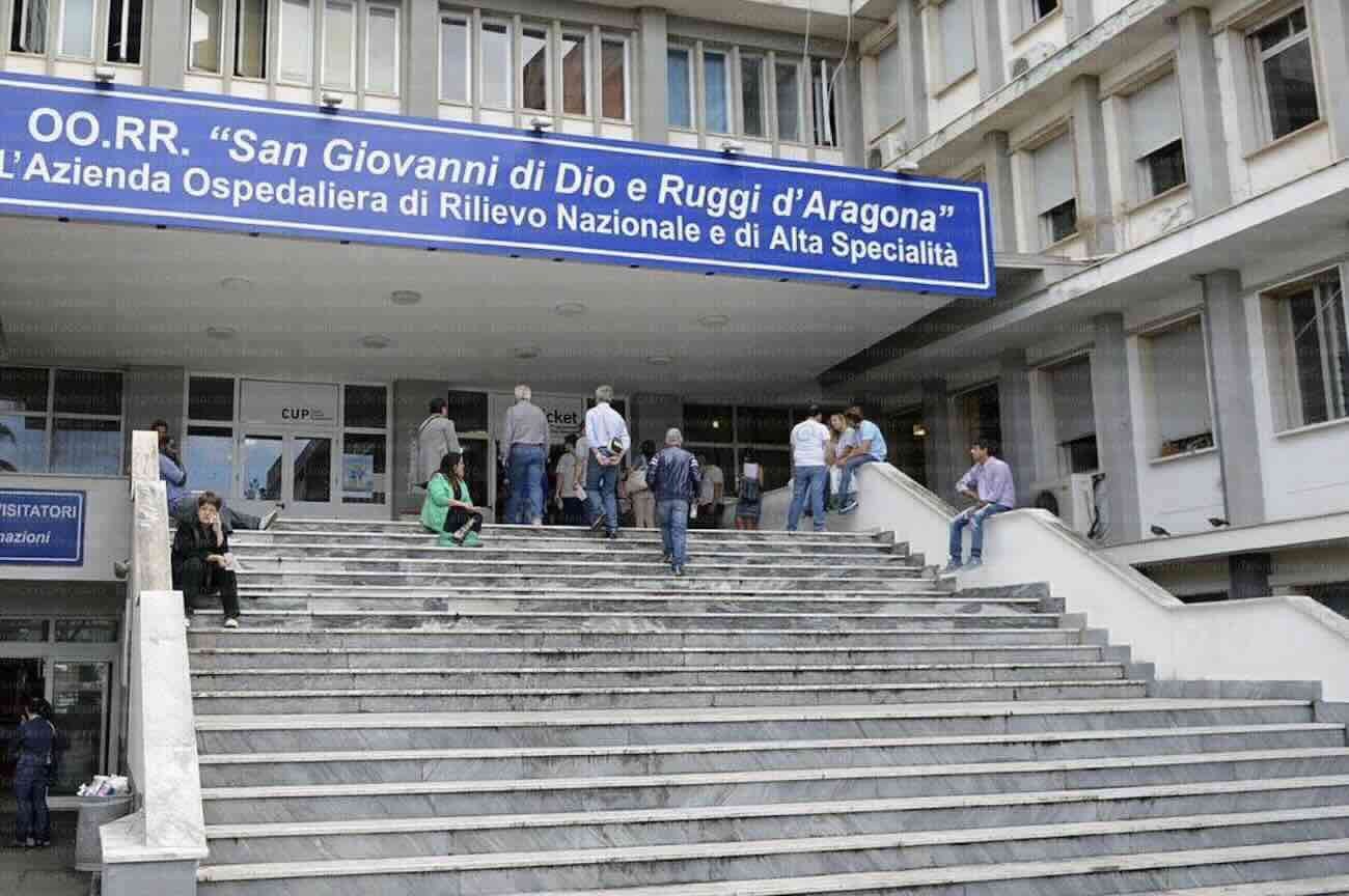 Salernitano: 60enne grave dopo l’impatto con un albero e la caduta in burrone; soccorsi al lavoro