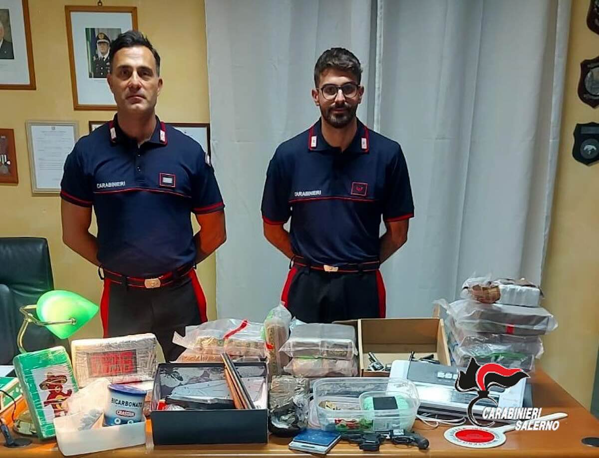 Arsenale domestico scoperto a Montecorvino Rovella: droga, armi e ordigni artigianali, arresto di un 26enne