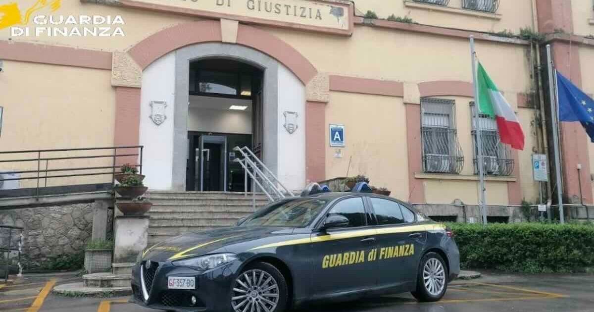 Scafati: tre misure cautelari legate a un carico di 500 kg di sigarette in box