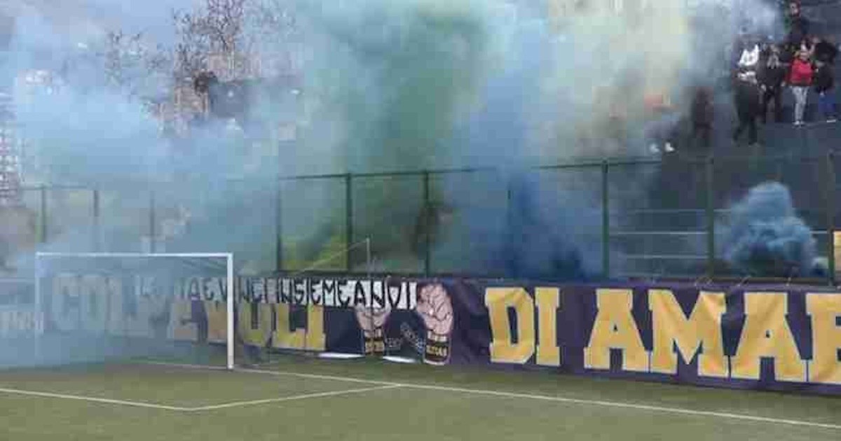 Tifosi di Gragnano e San Sebastiano in scontro: bilancio di due feriti