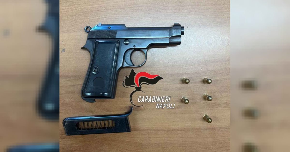Secondigliano: Beretta e cinque proiettili in casa di un 21enne agli arresti domiciliari, arrestato
