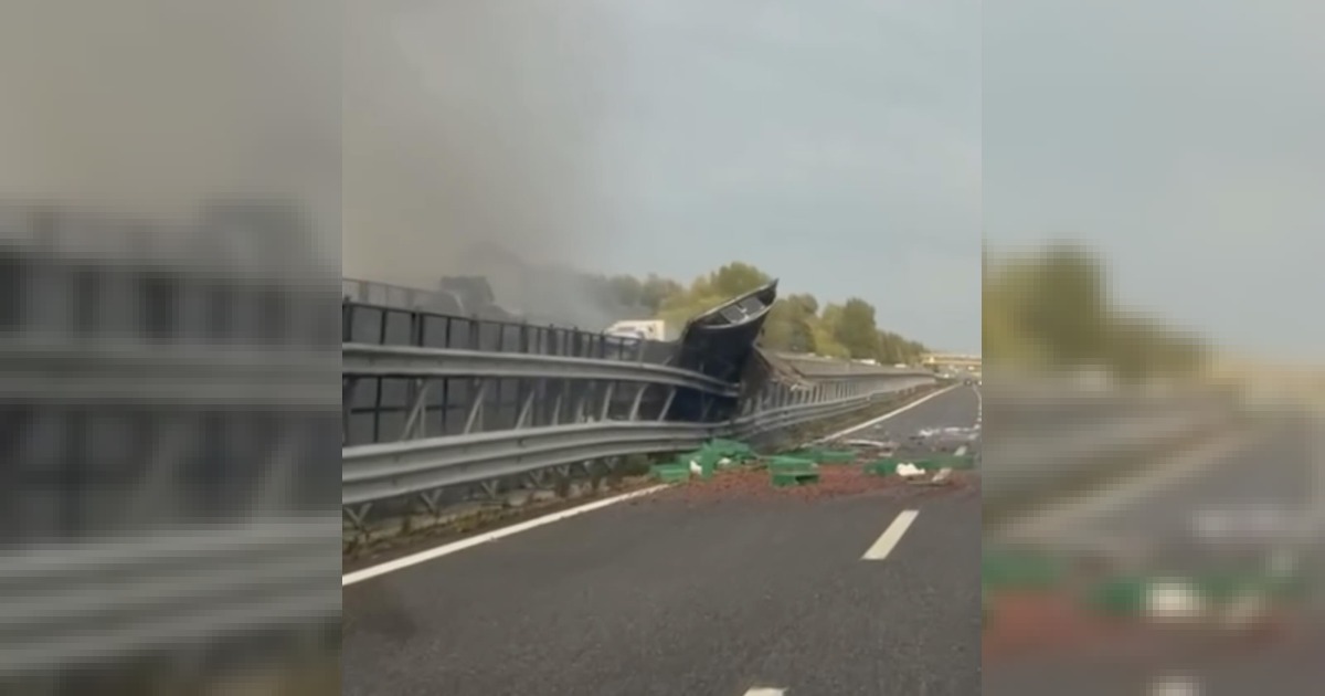 Sull’A2: tir in fiamme, conducente muore e parte della cabina precipita dal viadotto