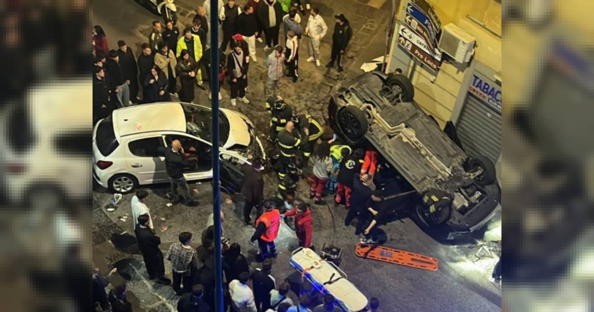 Torre del Greco: incidente tra SUV e utilitaria provoca ribaltamento sul marciapiede, 77enne in prognosi riservata