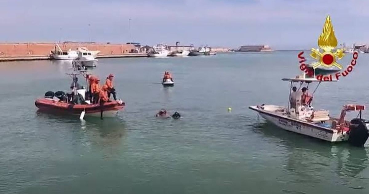 Termoli, pomeriggio di soccorsi: furgone cade in mare dal porto; conducente napoletano identificato
