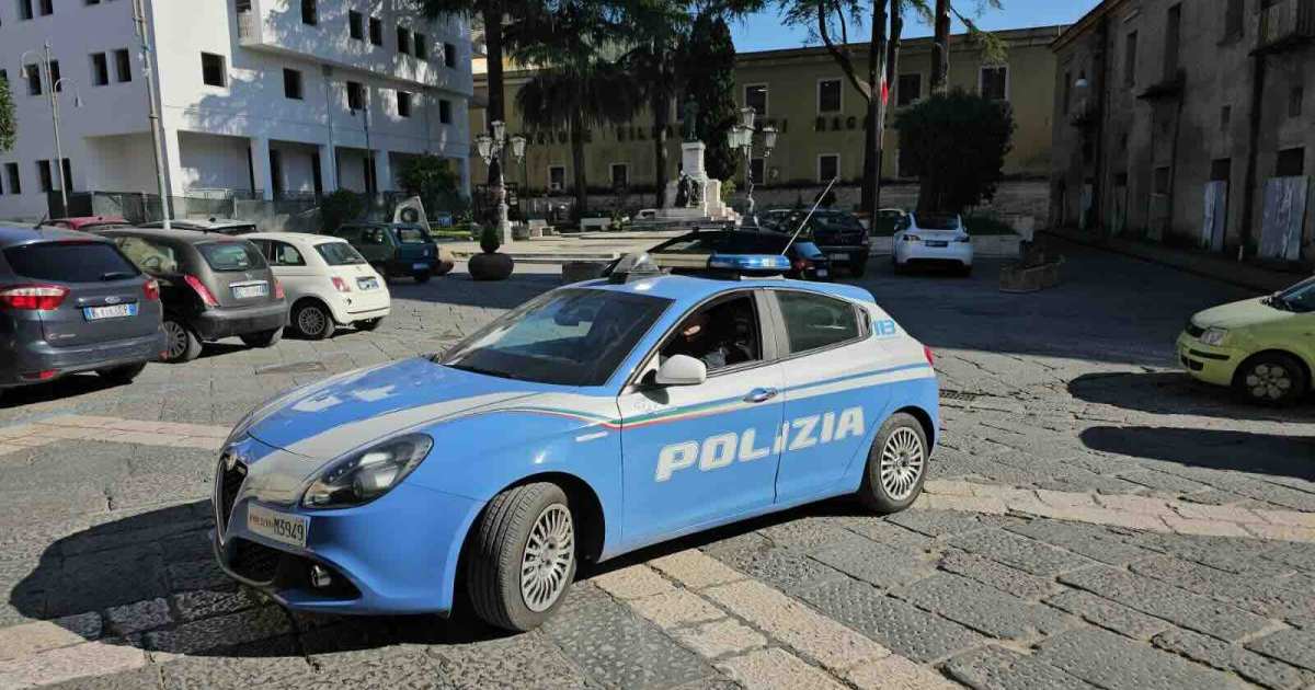 San Marco Evangelista: incendio in stabile, quattro residenti salvati da Polizia e Vigili del Fuoco; ipotesi corto circuito nei seminterrati
